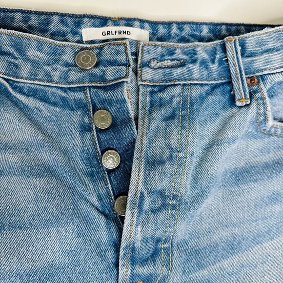 Grlfrnd Medium Wash Can't Get Enough Cindy Button Fly Cutoff Raw Hem Shorts 31 - Picture 6 of 12